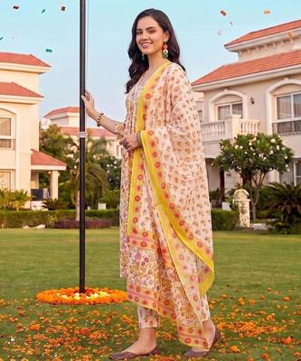 women floral printed regular cotton kurta with trousers & with dupatta 3