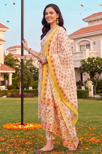 women floral printed regular cotton kurta with trousers & with dupatta