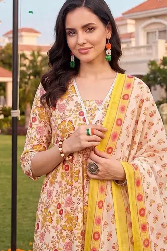 women floral printed regular cotton kurta with trousers & with dupatta