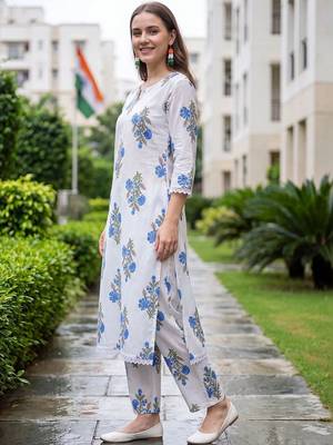 women floral printed regular cotton kurta with trousers 4