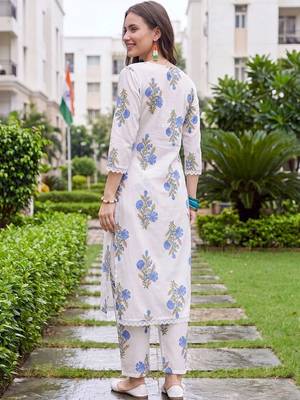 women floral printed regular cotton kurta with trousers 6