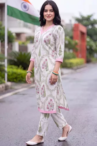 women floral printed regular cotton kurta with trousers