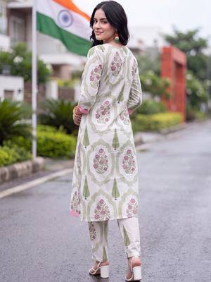women floral printed regular cotton kurta with trousers 6