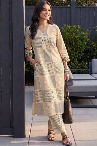 women ethnic motifs printed regular cotton kurta with trousers