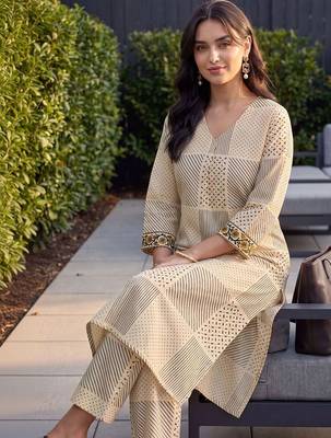 women ethnic motifs printed regular cotton kurta with trousers 5