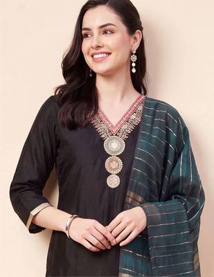 women regular thread work kurta with trousers & with dupatta 2