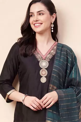 women regular thread work kurta with trousers & with dupatta