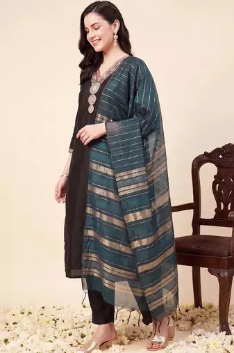 women regular thread work kurta with trousers & with dupatta