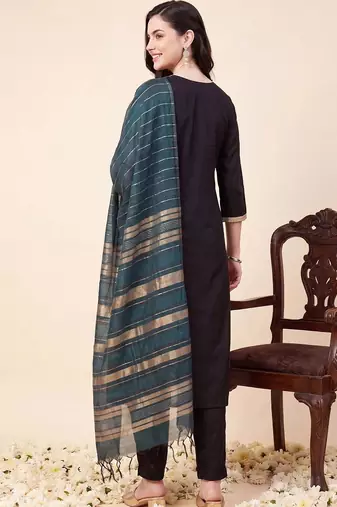 women regular thread work kurta with trousers & with dupatta