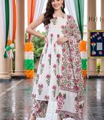women floral printed regular cotton kurta with trousers & with dupatta