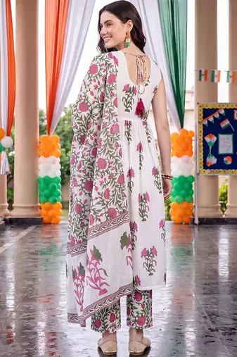 women floral printed regular cotton kurta with trousers & with dupatta