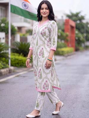 women floral printed regular cotton kurta with trousers 1