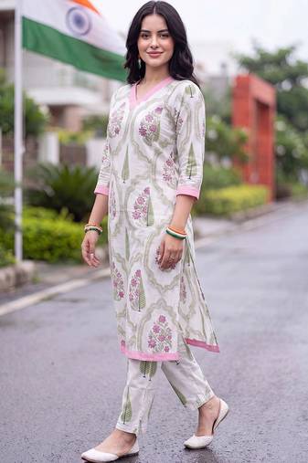 women floral printed regular cotton kurta with trousers