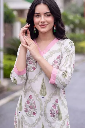 women floral printed regular cotton kurta with trousers