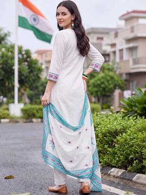 women ethnic motifs embroidered regular thread work cotton kurta with trousers & with dupatta 4