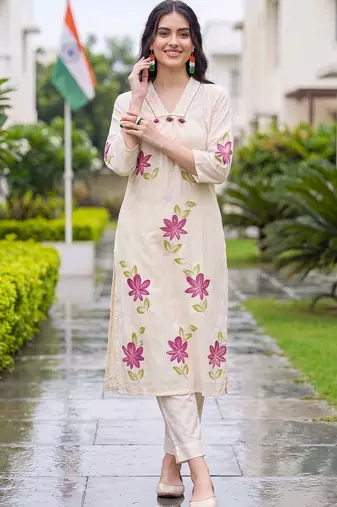 women floral printed regular cotton kurta with trousers & with dupatta