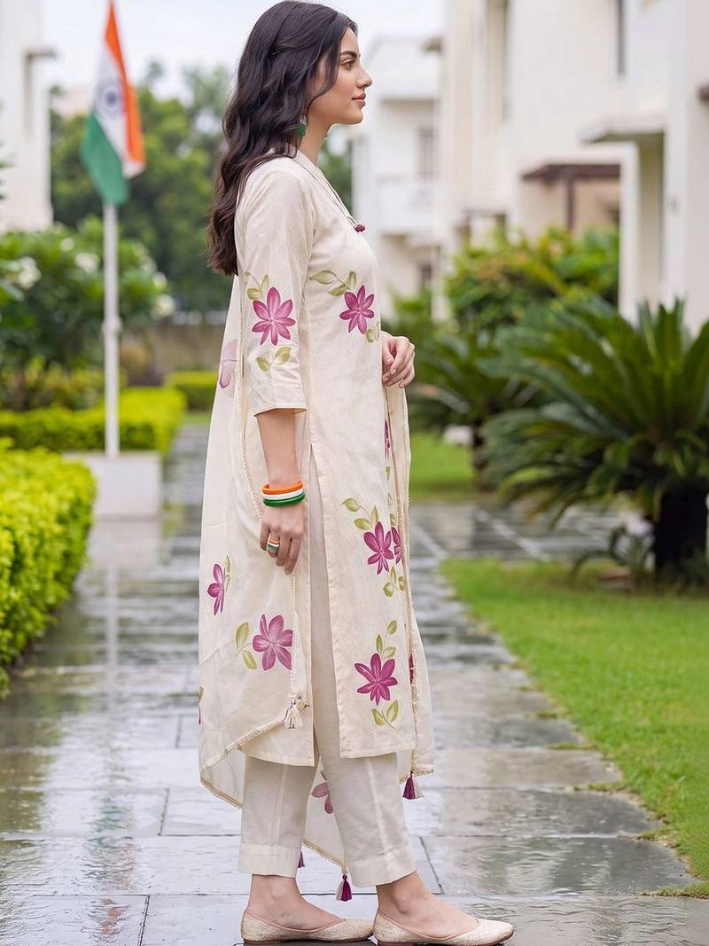 women floral printed regular cotton kurta with trousers & with dupatta