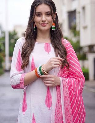 women ethnic motifs printed regular cotton kurta with trousers & with dupatta 2