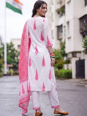 women ethnic motifs printed regular cotton kurta with trousers & with dupatta 4