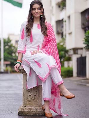 women ethnic motifs printed regular cotton kurta with trousers & with dupatta 5