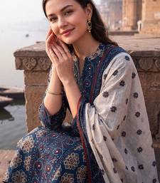 women floral printed regular cotton kurta with trousers & with dupatta