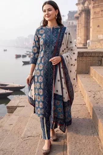women floral printed regular cotton kurta with trousers & with dupatta
