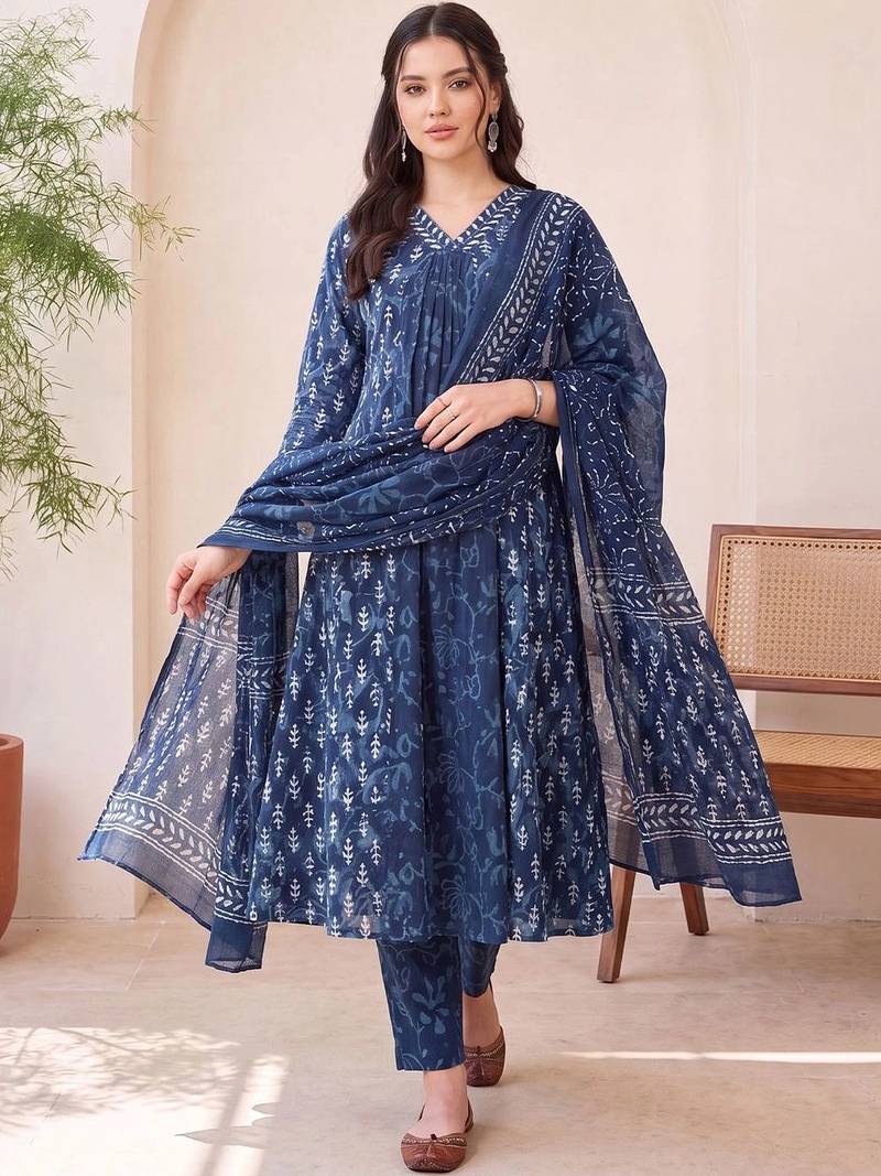 women ethnic motifs printed empire cotton kurta with trousers & with dupatta