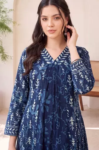 women ethnic motifs printed empire cotton kurta with trousers & with dupatta