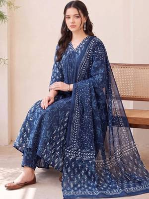 women ethnic motifs printed empire cotton kurta with trousers & with dupatta 4