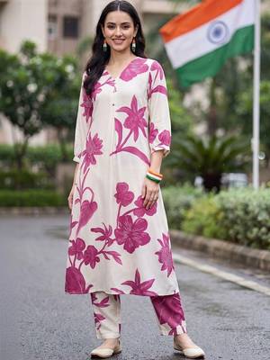 women floral printed regular kurta with trousers 1