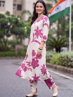 women floral printed regular kurta with trousers 3