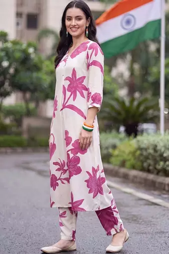 women floral printed regular kurta with trousers