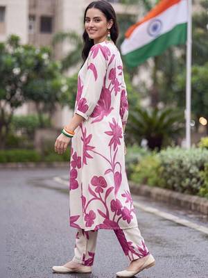 women floral printed regular kurta with trousers 6