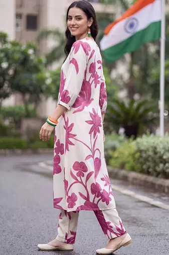 women floral printed regular kurta with trousers