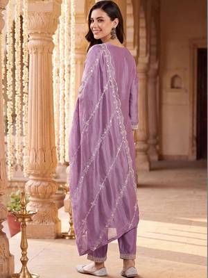 women ethnic motifs embroidered regular thread work kurta with trousers & with dupatta 3