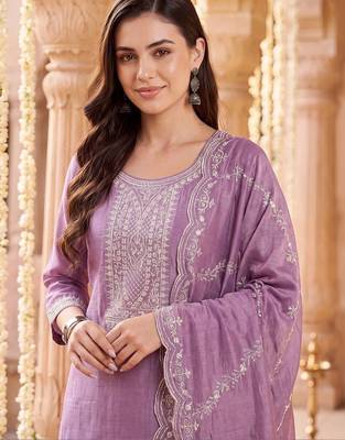 women ethnic motifs embroidered regular thread work kurta with trousers & with dupatta 4