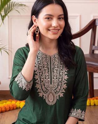 women ethnic motifs embroidered regular thread work liva kurta with trousers & with dupatta 2