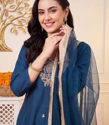 women ethnic motifs embroidered regular thread work kurta with trousers & with dupatta