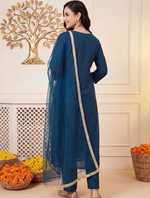 women ethnic motifs embroidered regular thread work kurta with trousers & with dupatta 3