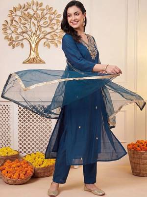 women ethnic motifs embroidered regular thread work kurta with trousers & with dupatta 6