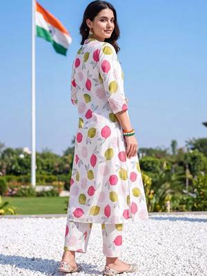 women printed regular cotton kurta with trousers 4