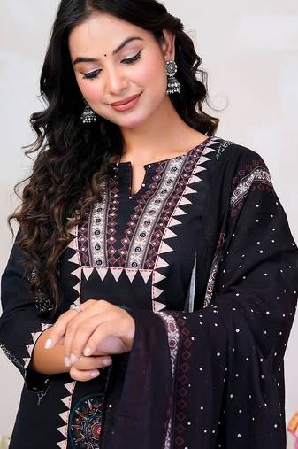 women ethnic motifs printed regular cotton kurta with trousers & with dupatta