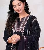 women ethnic motifs printed regular cotton kurta with trousers & with dupatta