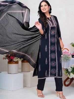women ethnic motifs printed regular cotton kurta with trousers & with dupatta 2