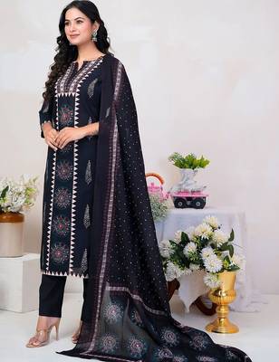 women ethnic motifs printed regular cotton kurta with trousers & with dupatta 7