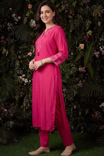 women ethnic motifs embroidered regular thread work kurta with trousers