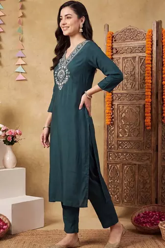 women ethnic motifs embroidered regular thread work kurta with trousers