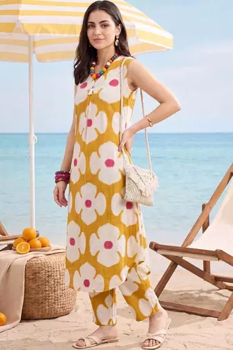 women floral printed regular cotton kurta with trousers