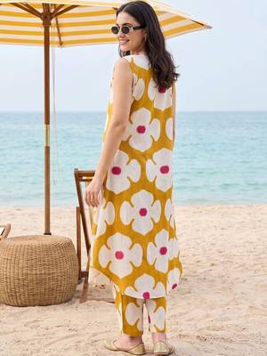 women floral printed regular cotton kurta with trousers 3