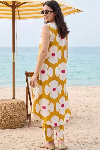 women floral printed regular cotton kurta with trousers